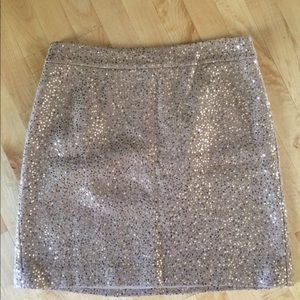 Gold sequined loft skirt - like new, size 8, perfect for the holidays